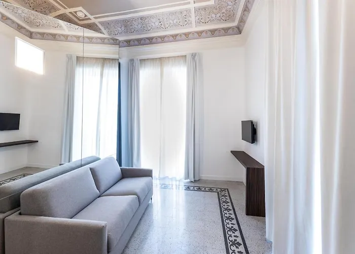 Riflessi Palace 4* أتشيريالي