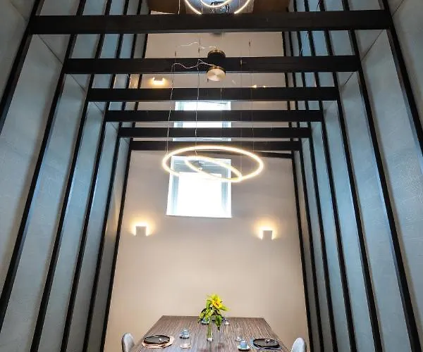 Riflessi Palace بيت ضيافة 4*