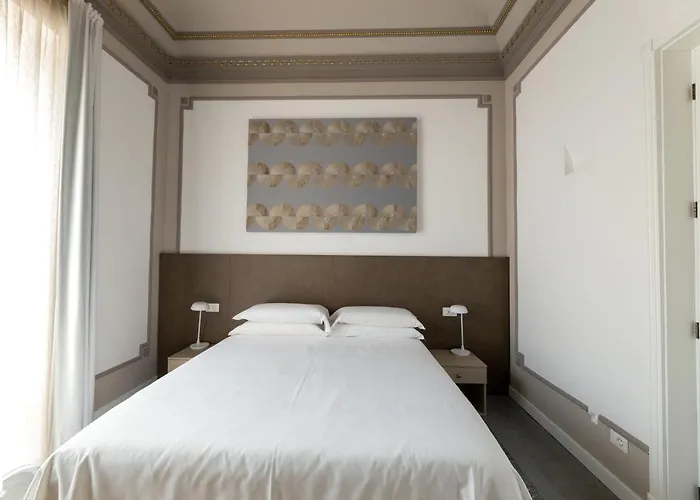 Riflessi Palace بيت ضيافة أتشيريالي